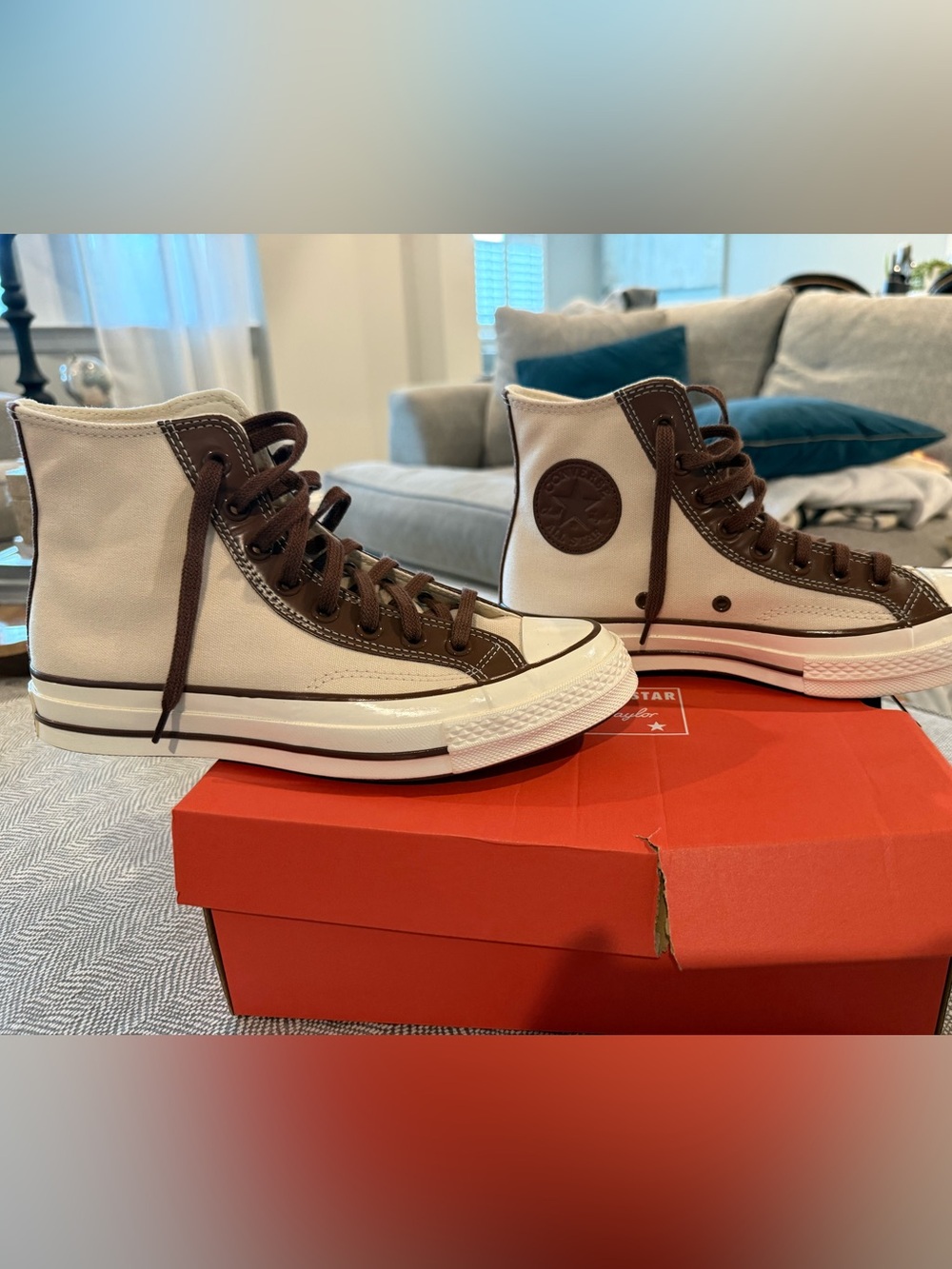 Used converse women‘s shoe size 8.5